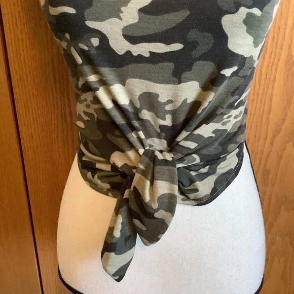 Lovers +Friends Camo Print Crop Top Sz-XS - Picture 3 of 5